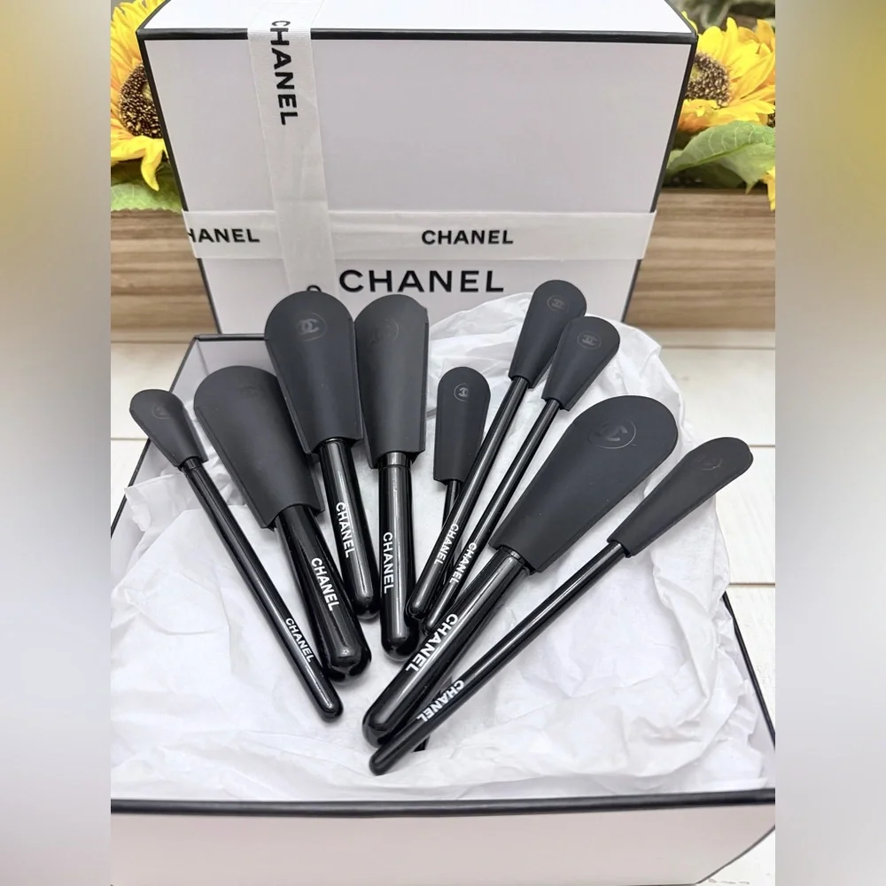 NEW Chanel Takeaways Makeup Bag & Makeup Brush Bundle